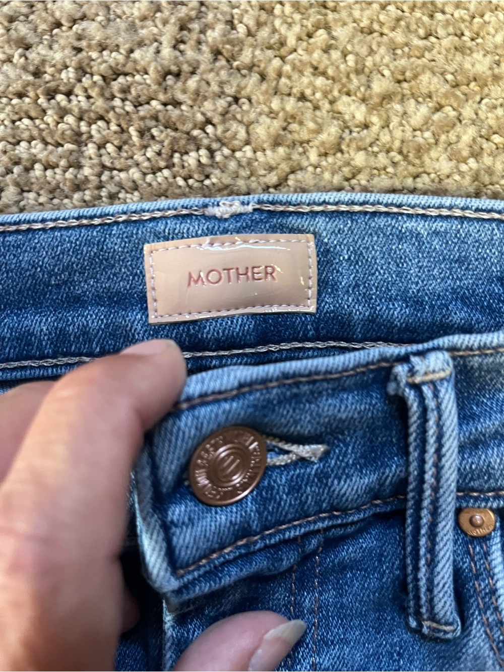 MOTHER The Weekender Fray Blue Jeans - Picture 3 of 8